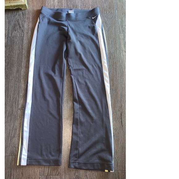 Nike ladies small joggers one small fabric flaw shown in photo - Picture 1 of 8